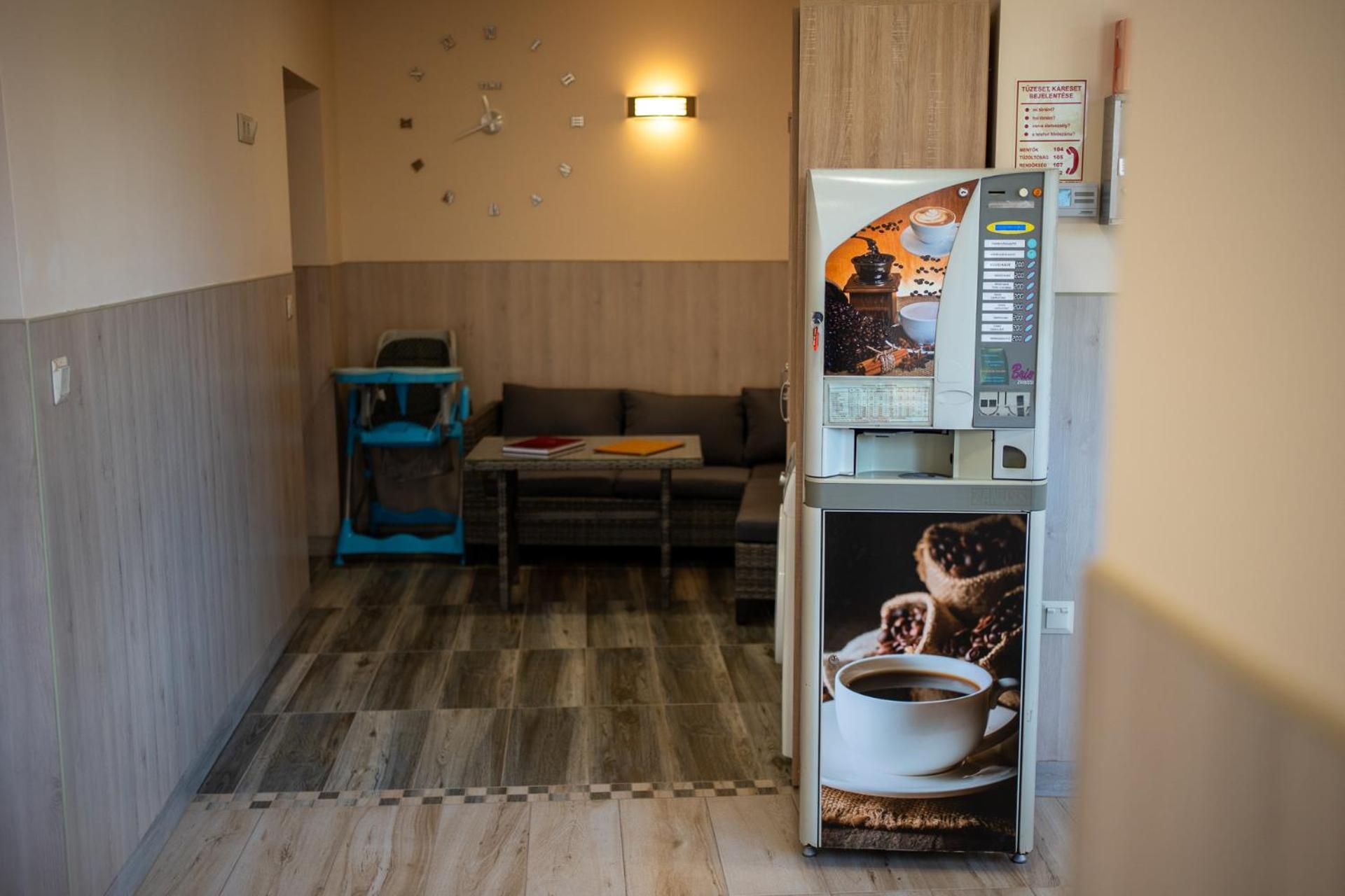 Holiday Apartmanhaz Дьюла Экстерьер фото
