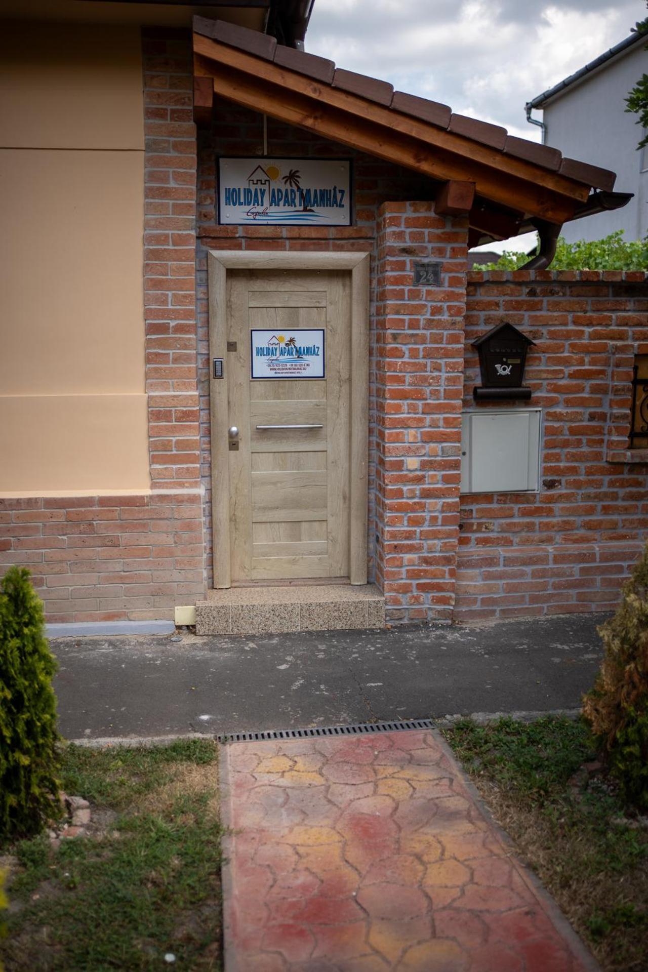 Holiday Apartmanhaz Дьюла Экстерьер фото
